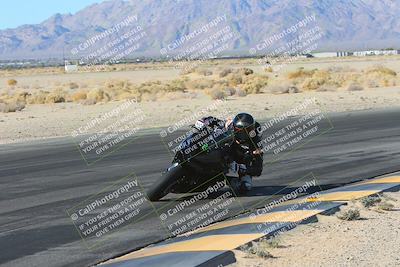 media/Jan-10-2025-CVMA Friday Practice (Fri) [[489e0da257]]/Group 4 and Trackday/Session 2 (Turn 4 Inside)/